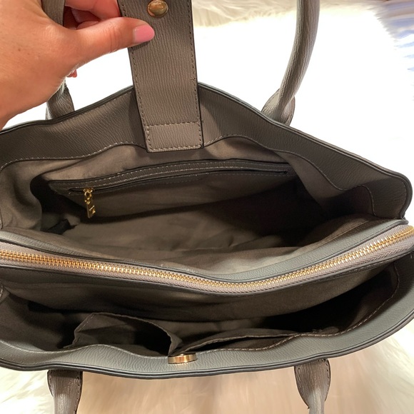 🎉4x Host Pick!🎉 Bebe gray tote bag gold includes removable shoulder strap NWOT - Picture 14 of 16